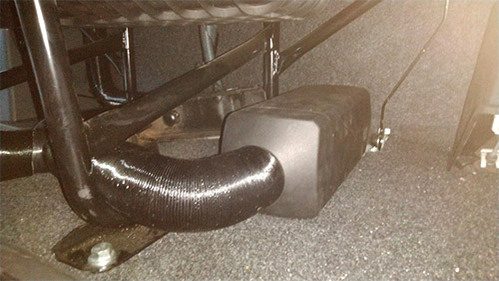 Отопитель установлен под сиденьем пассажира